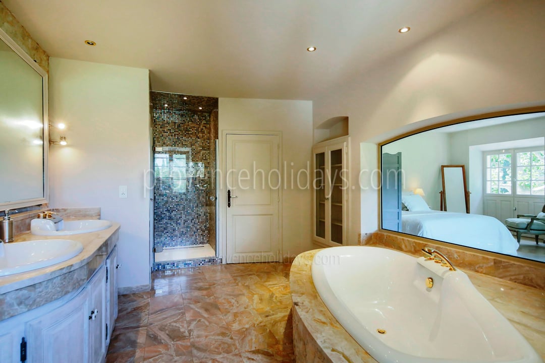 32 - Mas Luna: Villa: Bathroom