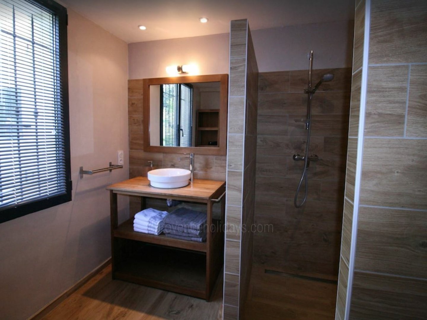 8 - Villa Alpilles: Villa: Bathroom