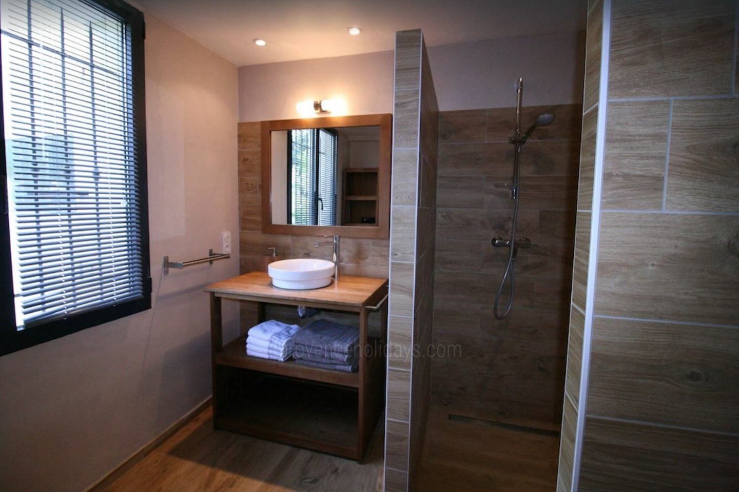 8 - Villa Alpilles: Villa: Bathroom