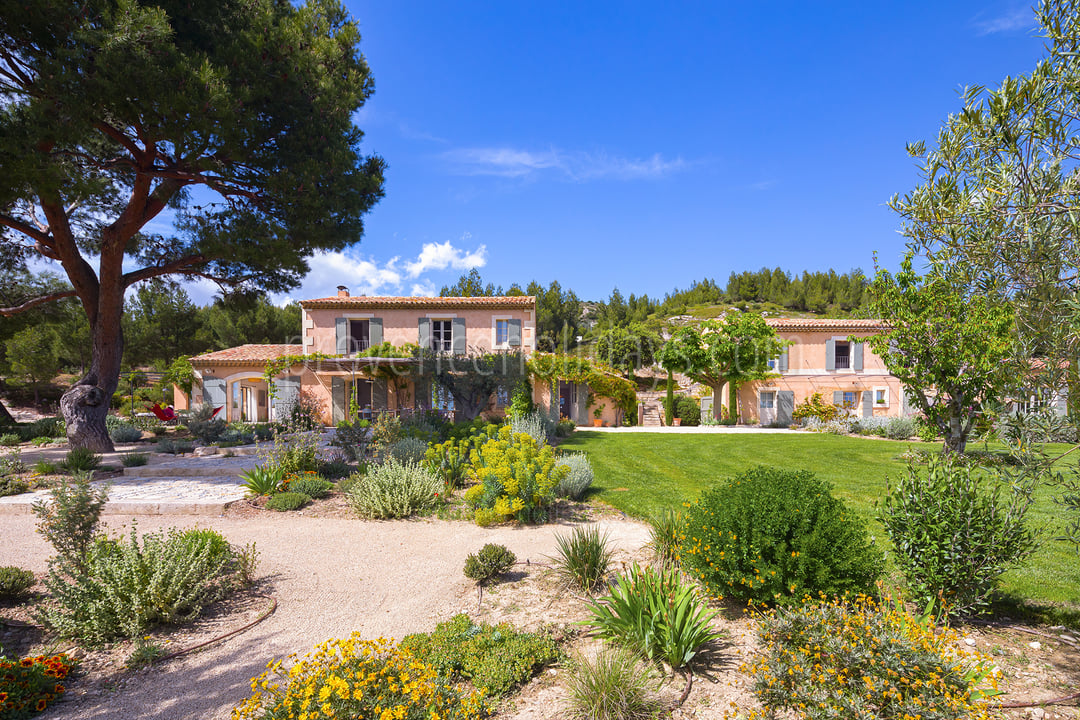 8 - Mas des Cyprès: Villa: Exterior