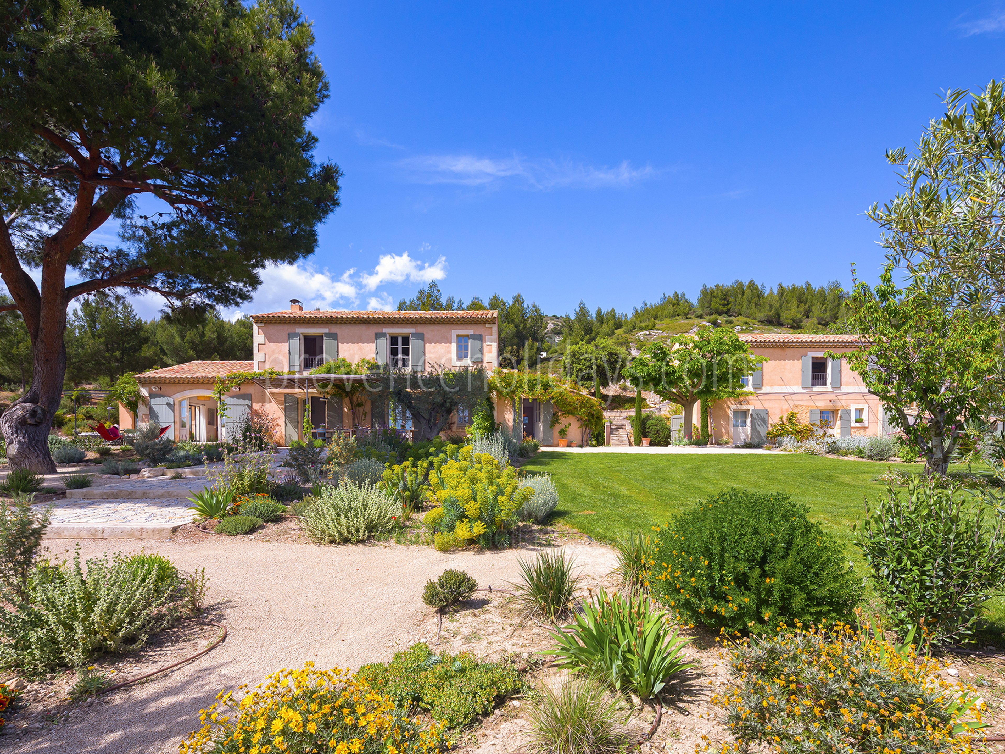 8 - Mas des Cyprès: Villa: Exterior