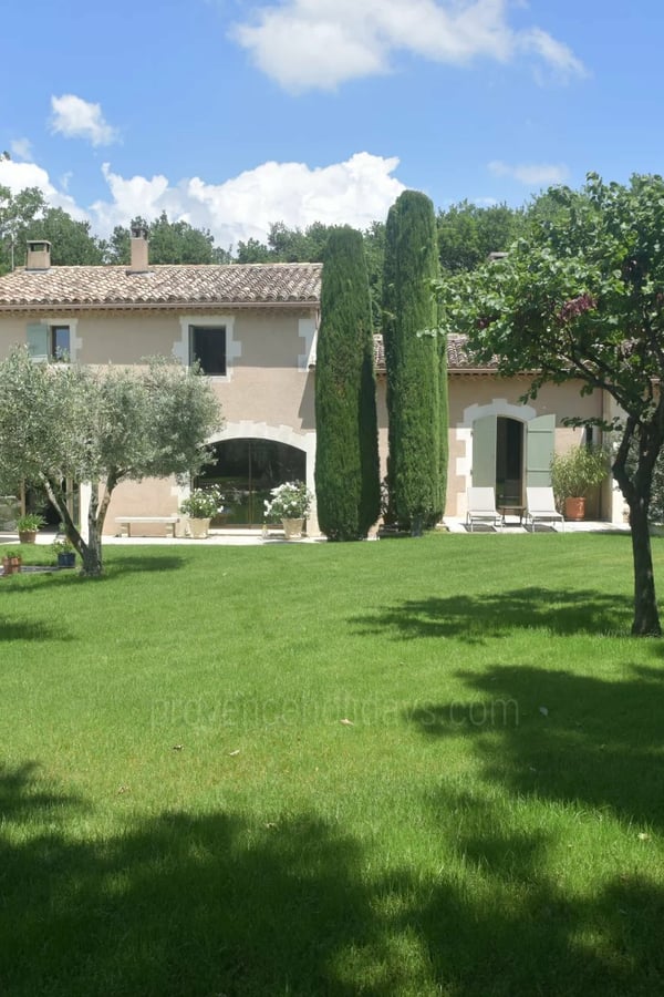 Magnifique villa avec piscine proche du centre du village de Robion - -1