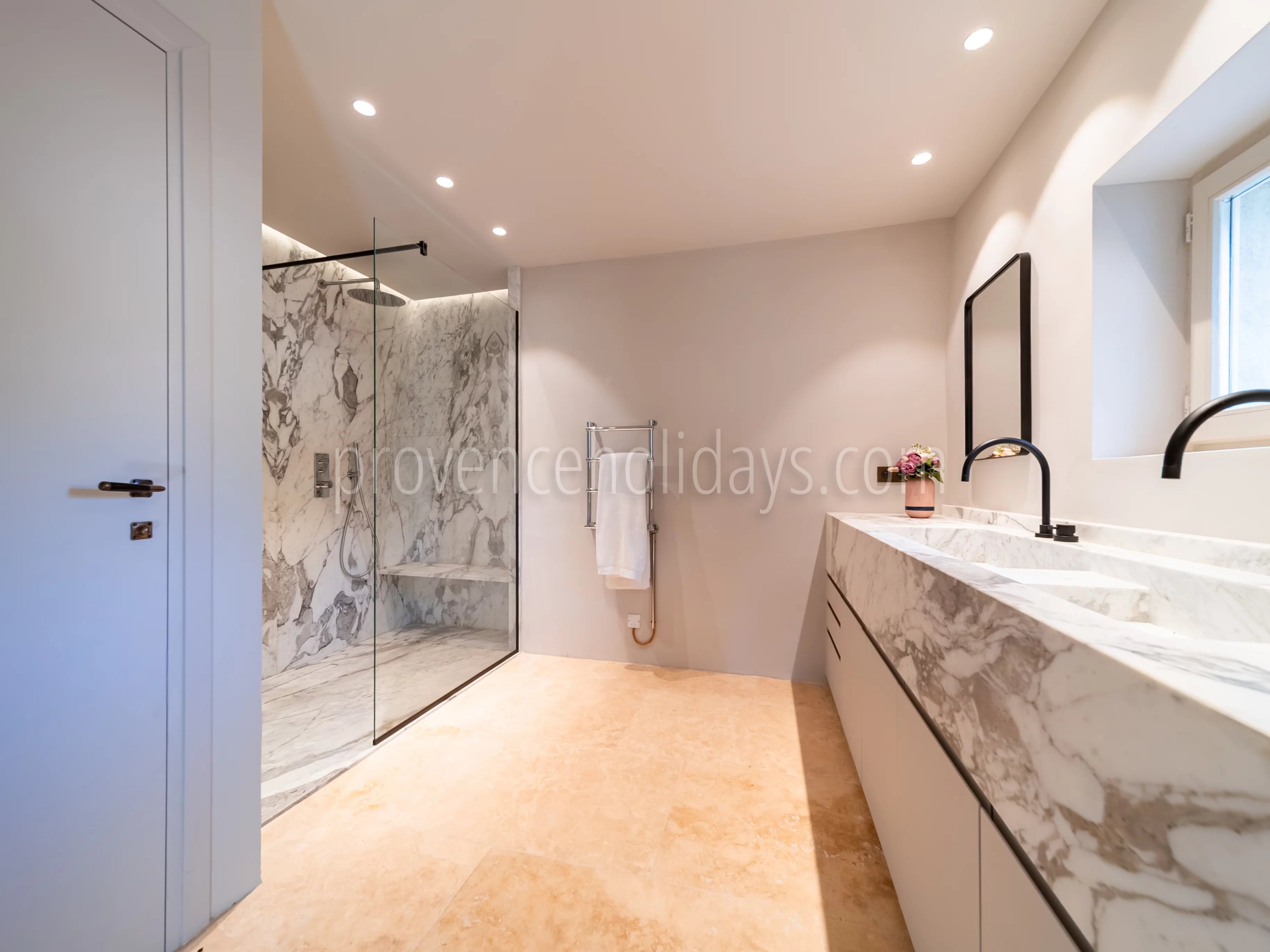 19 - Provençal residence in Bonnieux: Villa: Interior