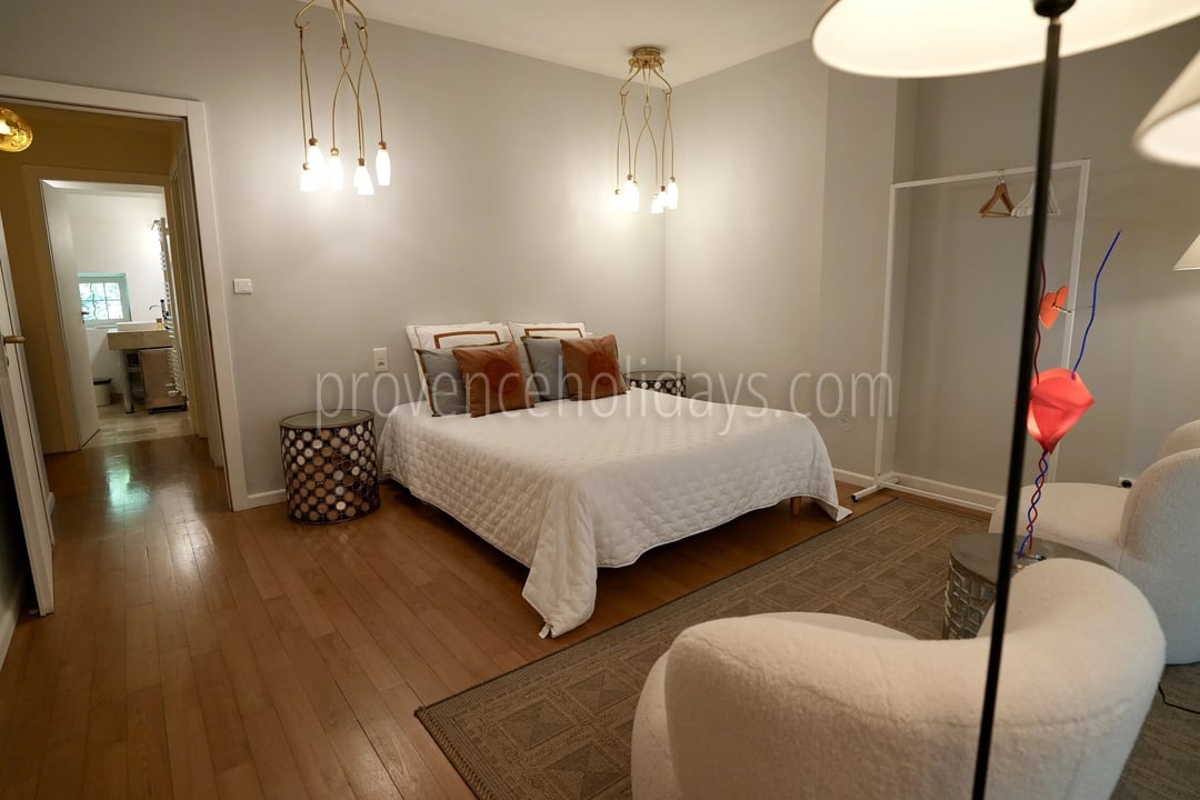 24 - Stone estate in Eygalières: Villa: Bedroom