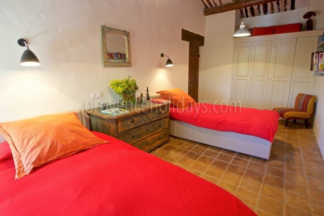 4 - Mas des Lavandes: Villa: Bedroom