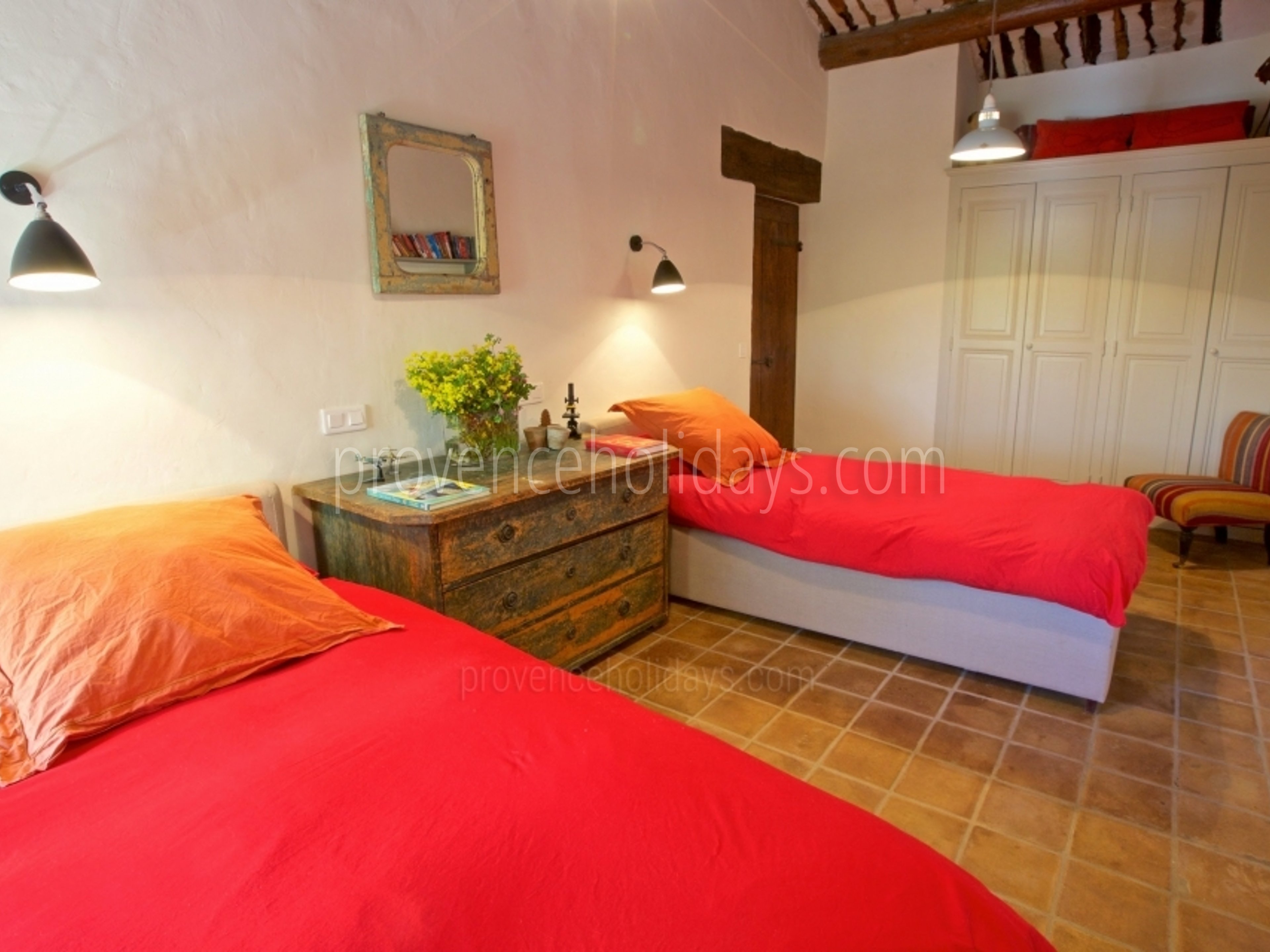 4 - Mas des Lavandes: Villa: Bedroom