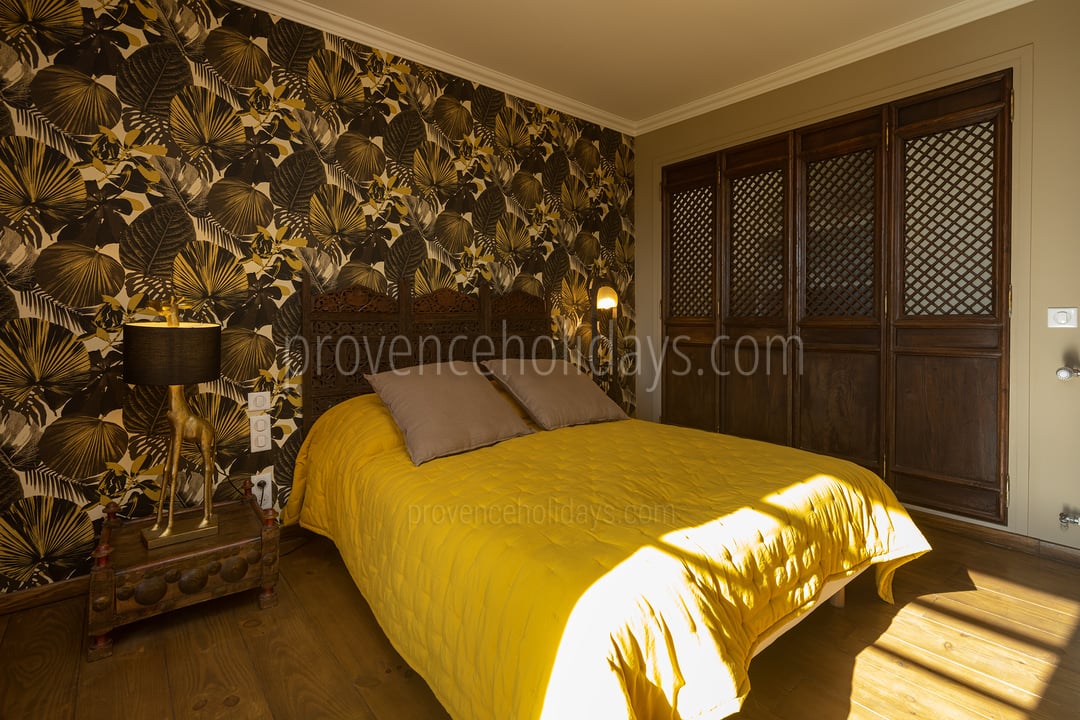 13 - Le Mas d\'Orgon: Villa: Bedroom