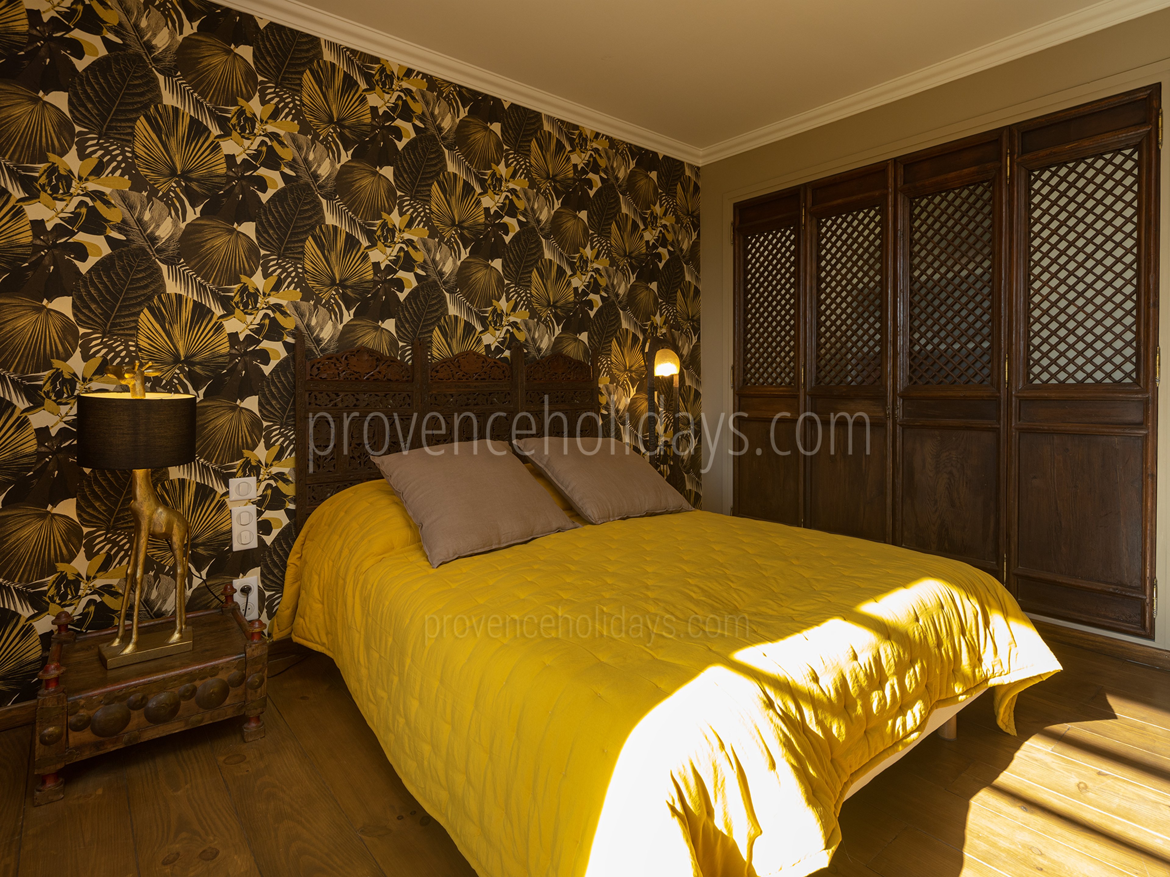 13 - Le Mas d\'Orgon: Villa: Bedroom
