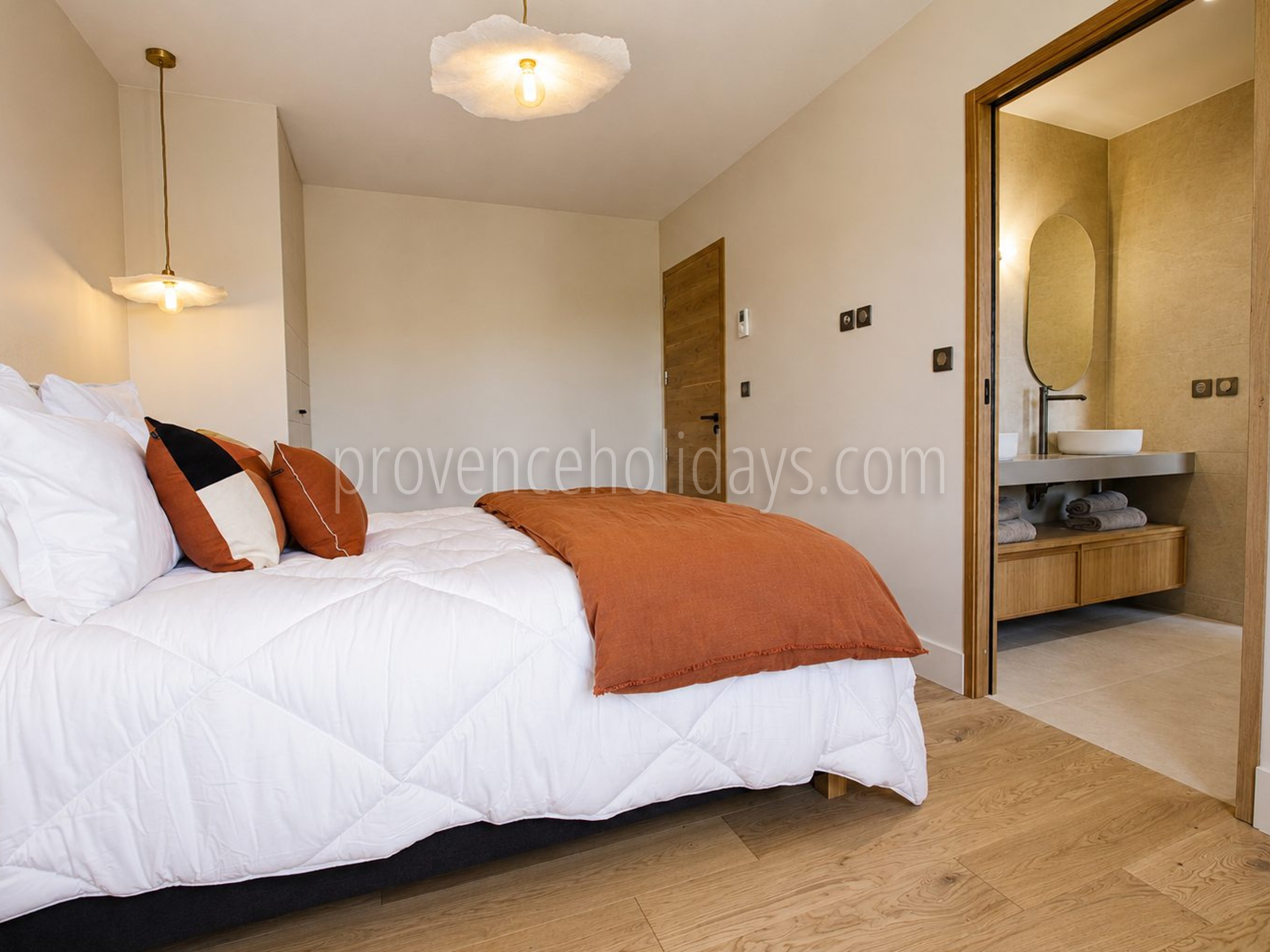 26 - Villa within walking distance of Maussane-les-Alpilles: Villa: Bedroom