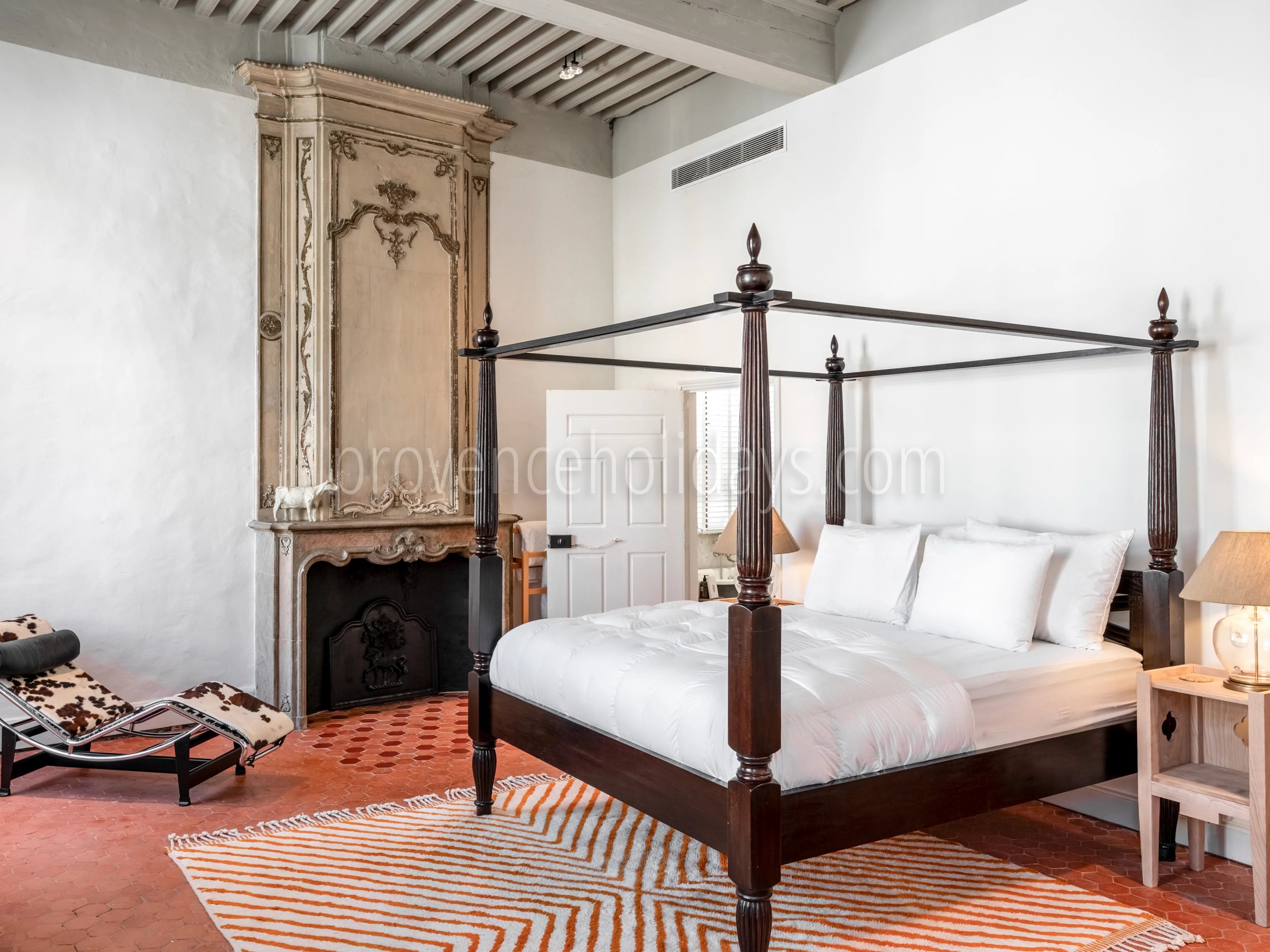 6 - Restored residence in Saint-Rémy-de-Provence: Villa: Bedroom
