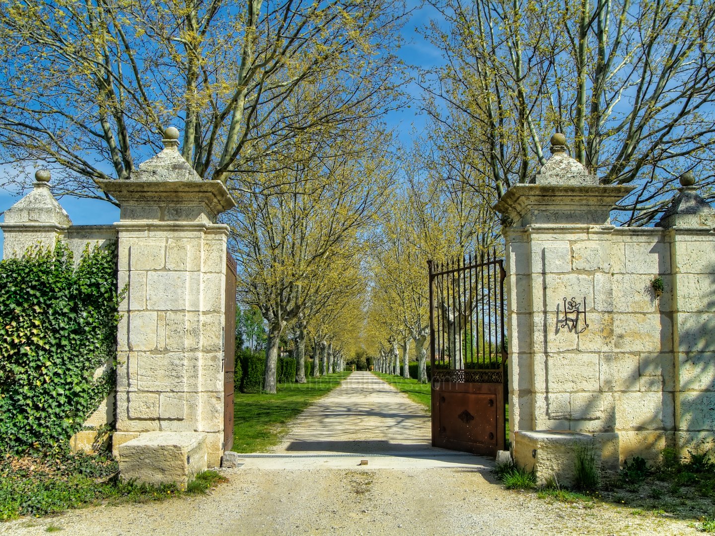 38 - Domaine de Mouriès: Villa: Exterior