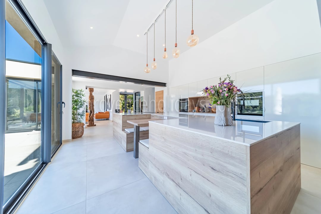 6 - Eigentijdse woning in Villes-sur-Auzon: Villa: Interior