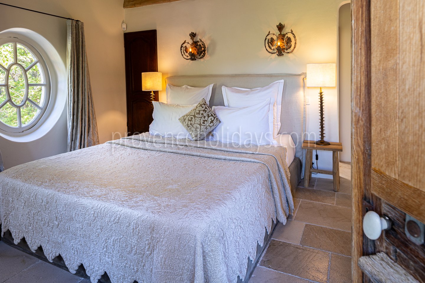33 - Le Mazet des Collines: Villa: Bedroom