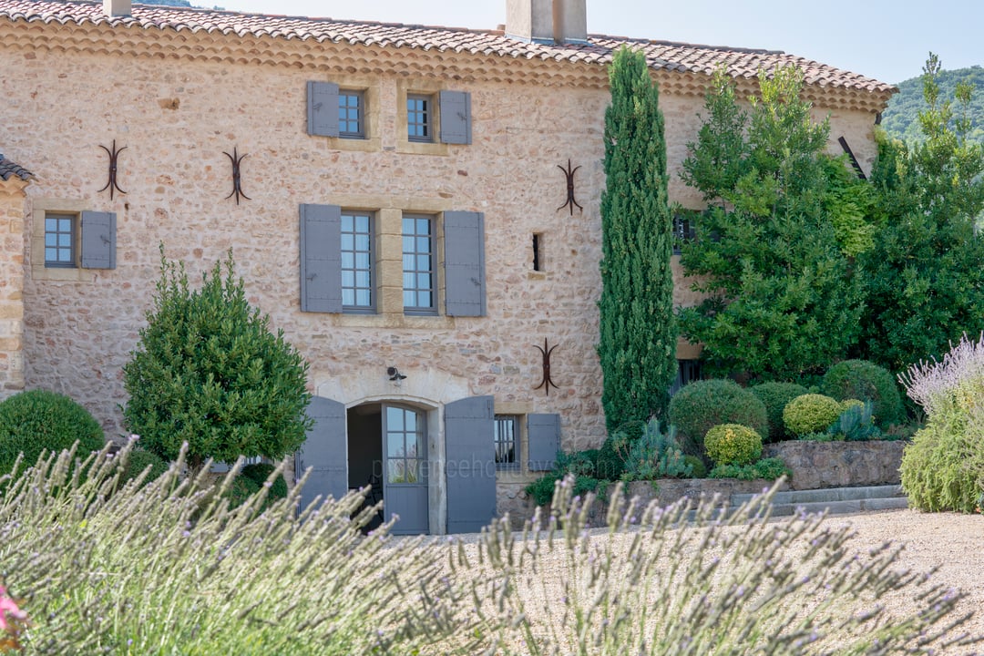 20 - Domaine de la Sainte Victoire: Villa: Exterior