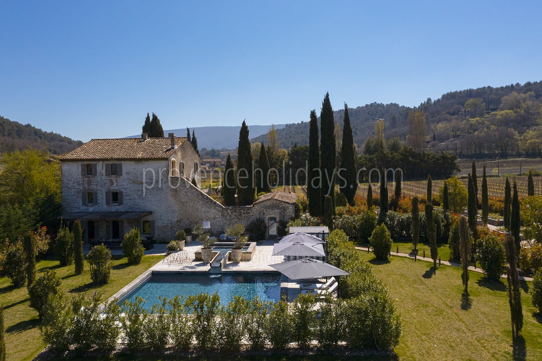 11 - Le Mas des Cyprès: Villa: Exterior