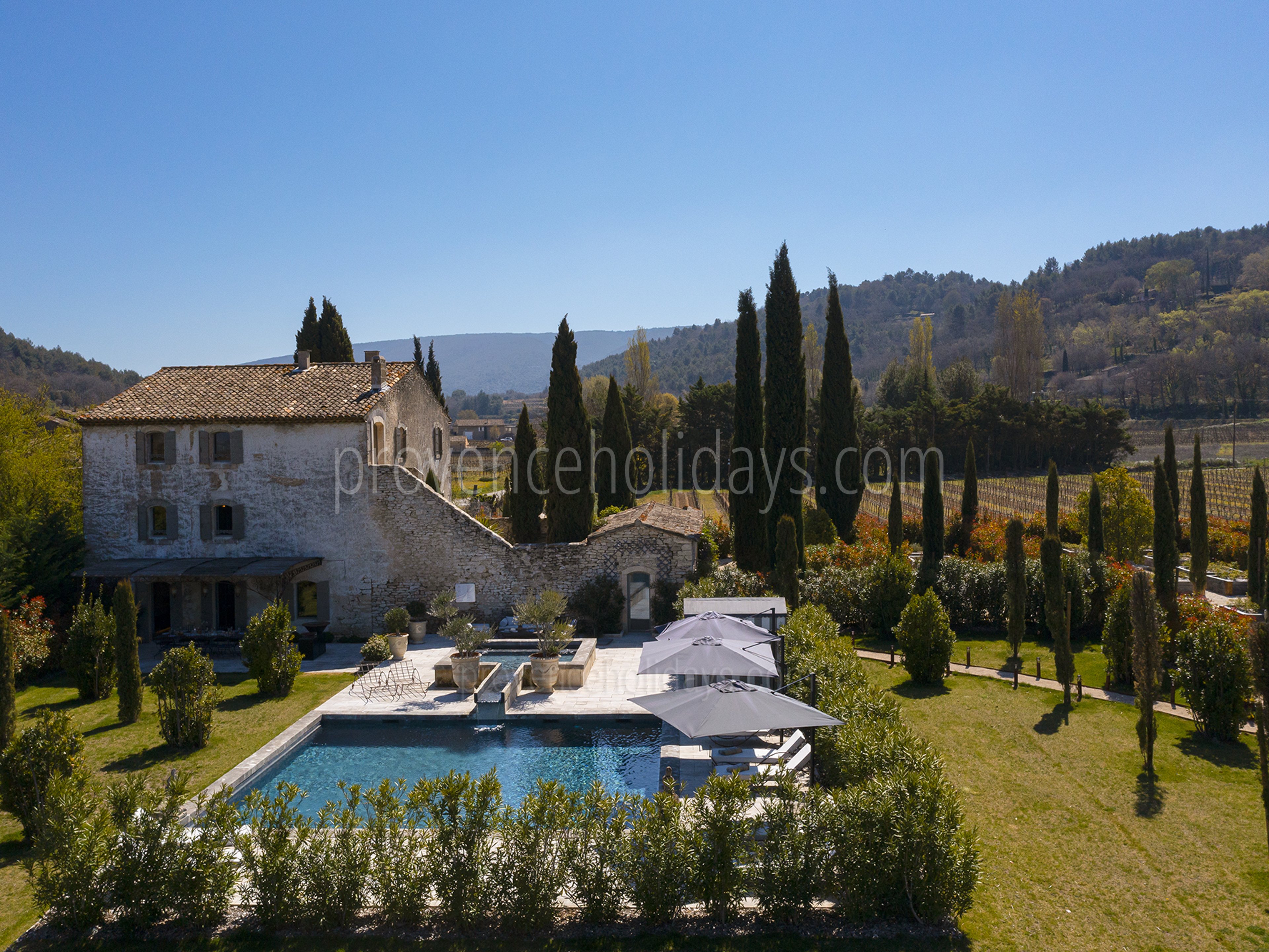 11 - Le Mas des Cyprès: Villa: Exterior