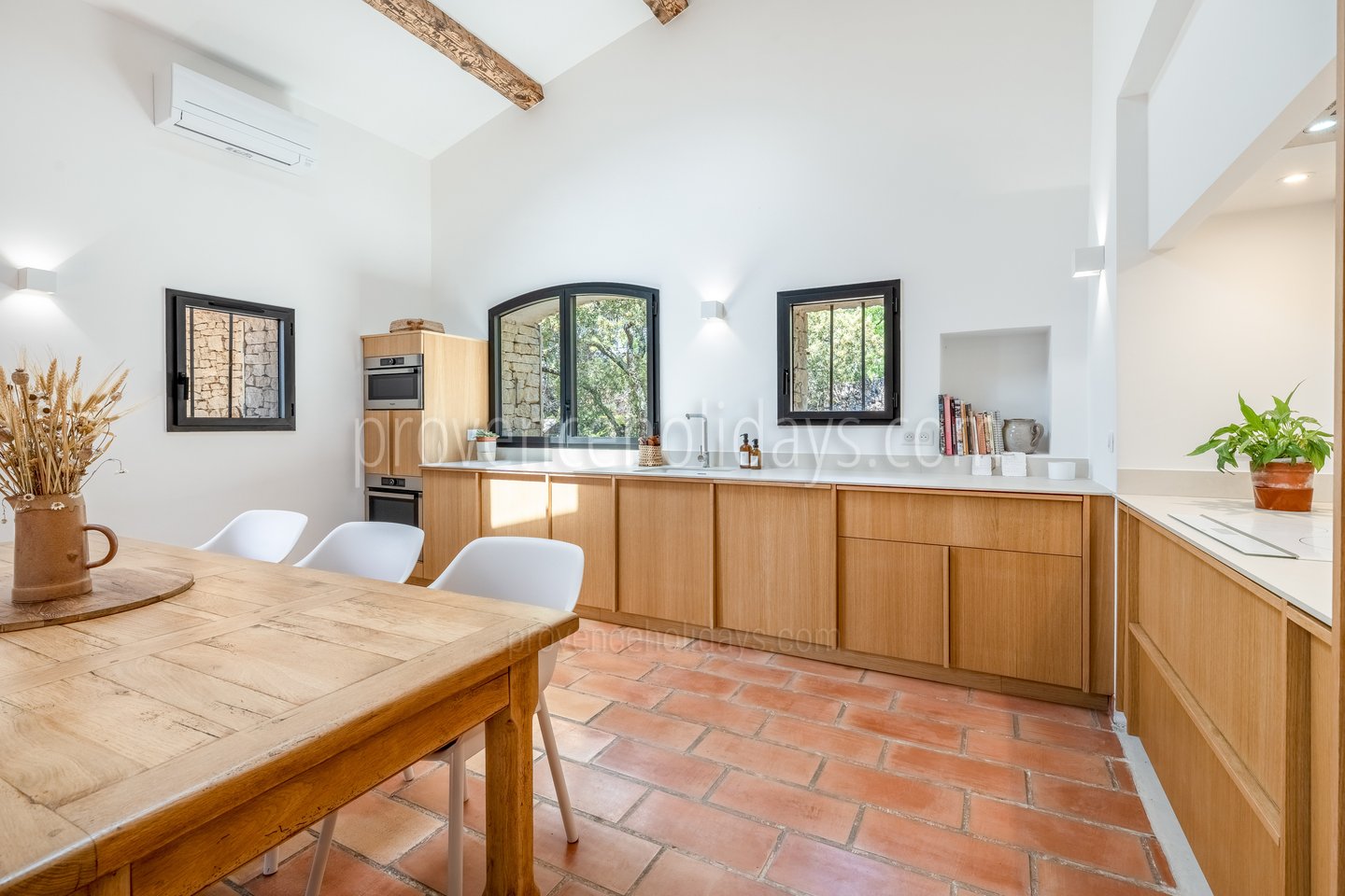 37 - Mas des Chênes Blancs: Villa: Interior