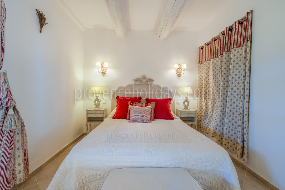 33 - Mas du Petit Luberon: Villa: Bedroom