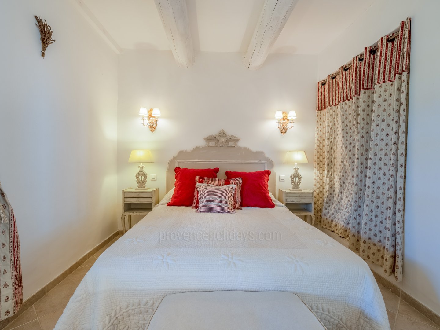 33 - Mas du Petit Luberon: Villa: Bedroom