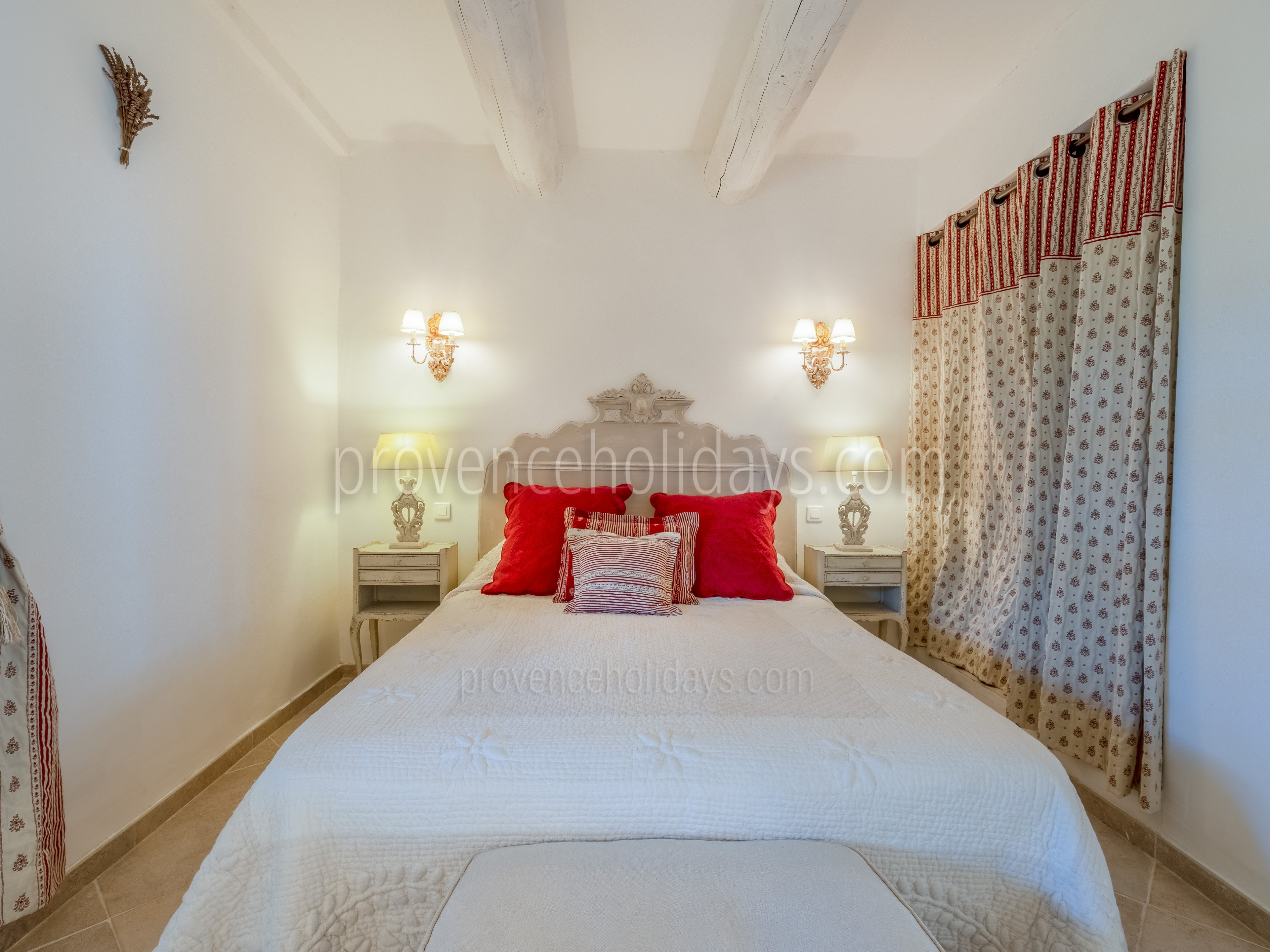 33 - Mas du Petit Luberon: Villa: Bedroom