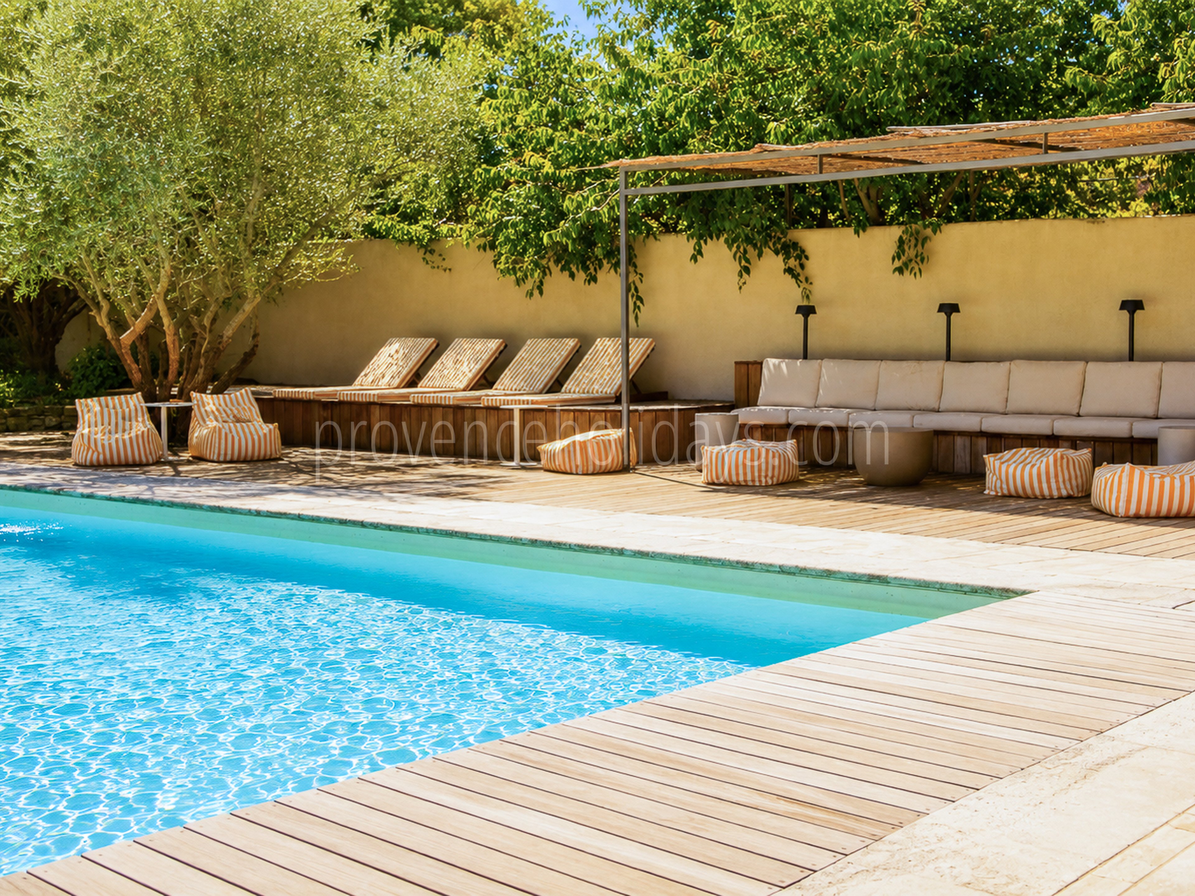 16 - Mas rénové à pied d\'Eygalières: Villa: Pool