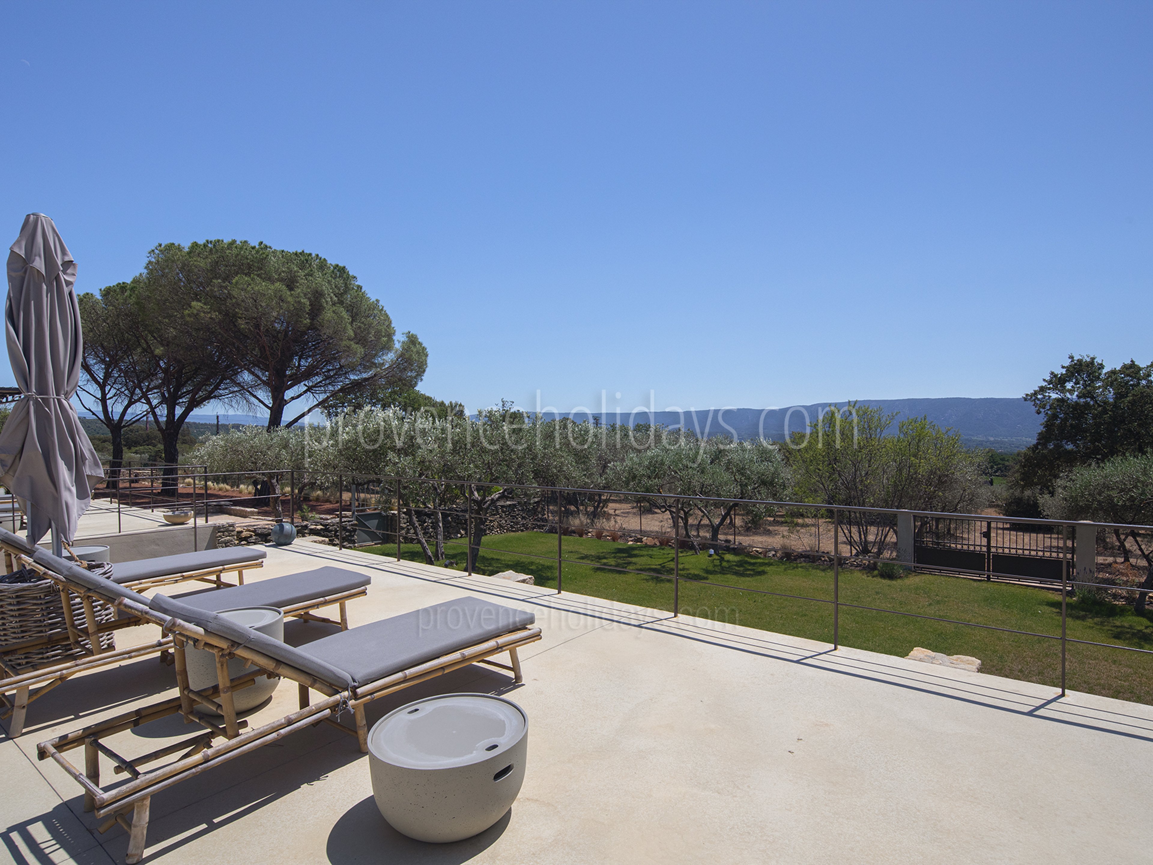 24 - Escapade en Luberon: Villa: Exterior
