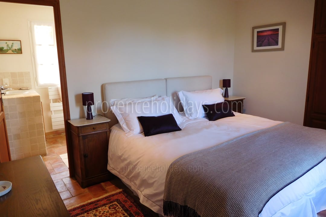 12 - Mas Lorgues: Villa: Bedroom