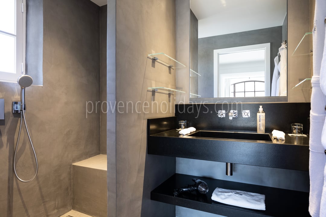 30 - Bastide Queen: Villa: Bathroom