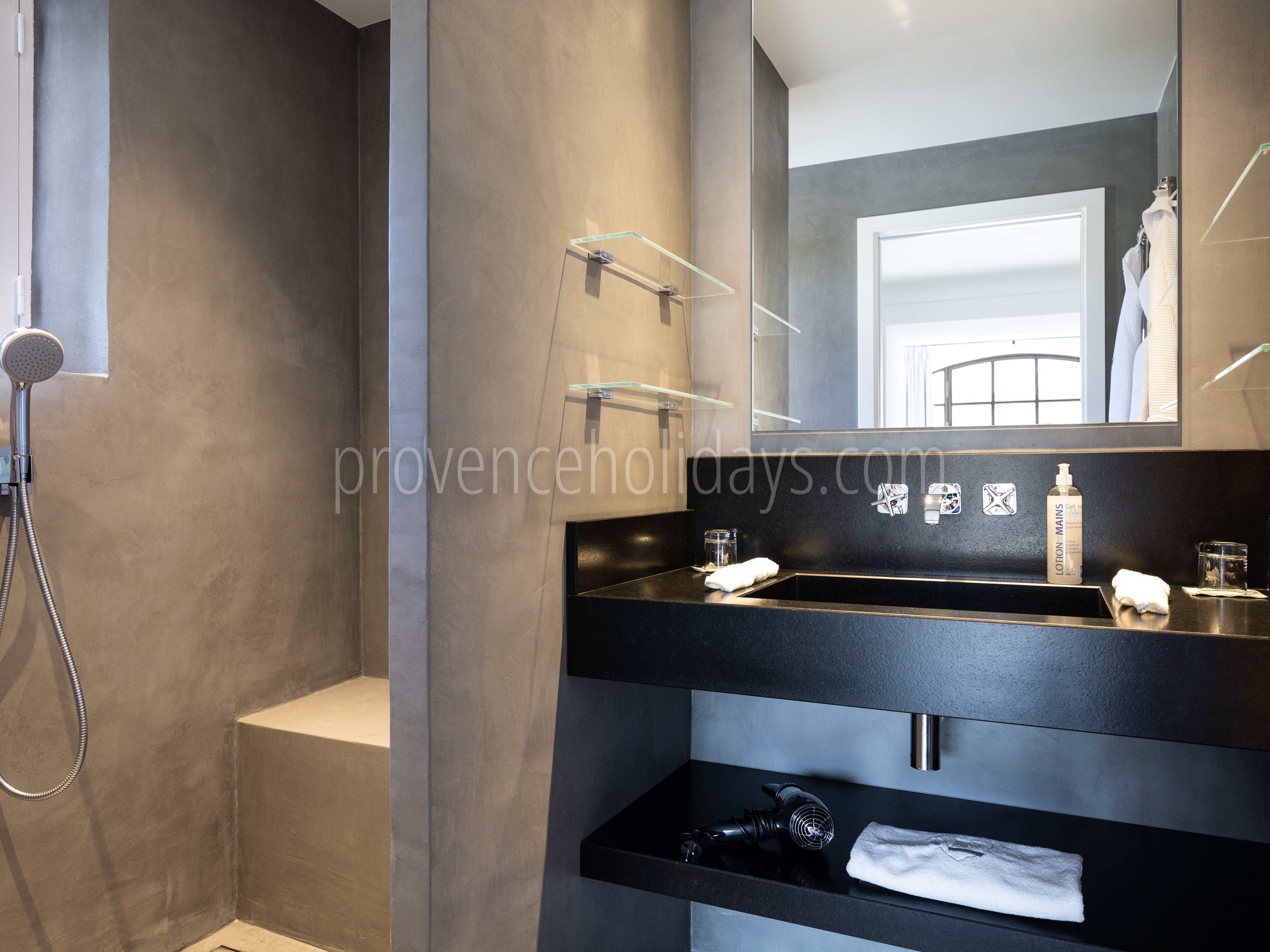 30 - Bastide Queen: Villa: Bathroom