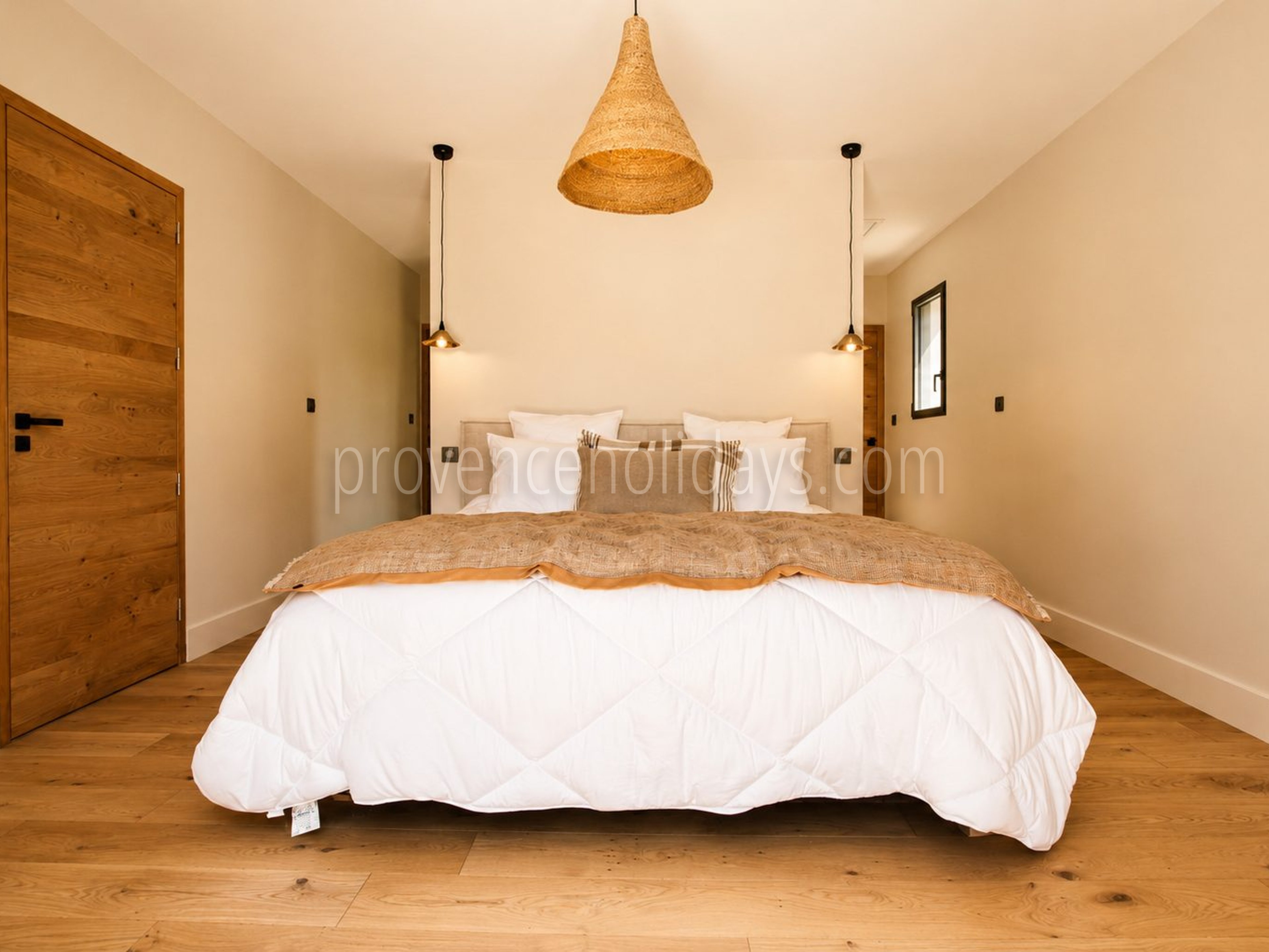 16 - Villa within walking distance of Maussane-les-Alpilles: Villa: Bedroom