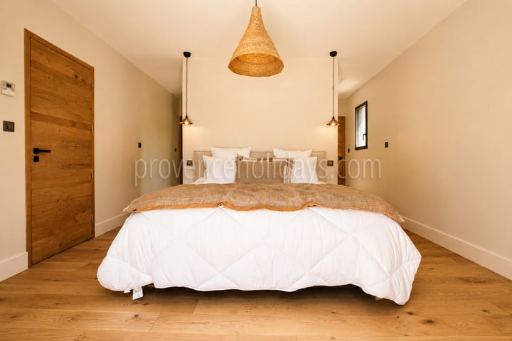 16 - Villa within walking distance of Maussane-les-Alpilles: Villa: Bedroom