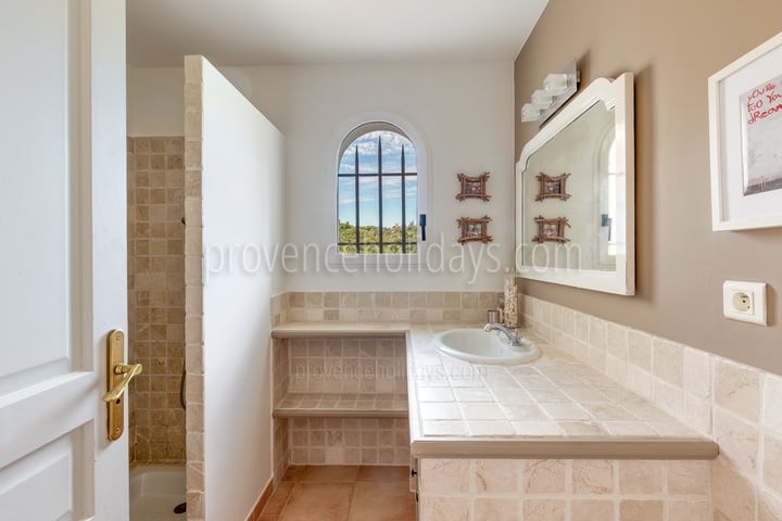 25 - Villa Luminosa: Villa: Bathroom