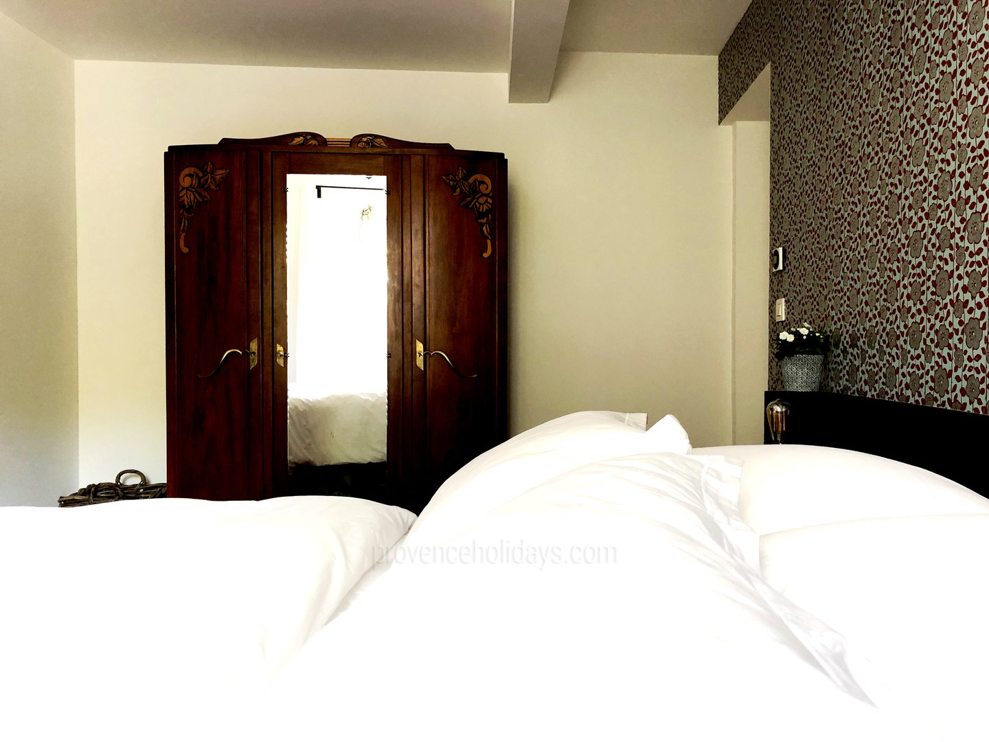 29 - Mas de Maillane: Villa: Bedroom
