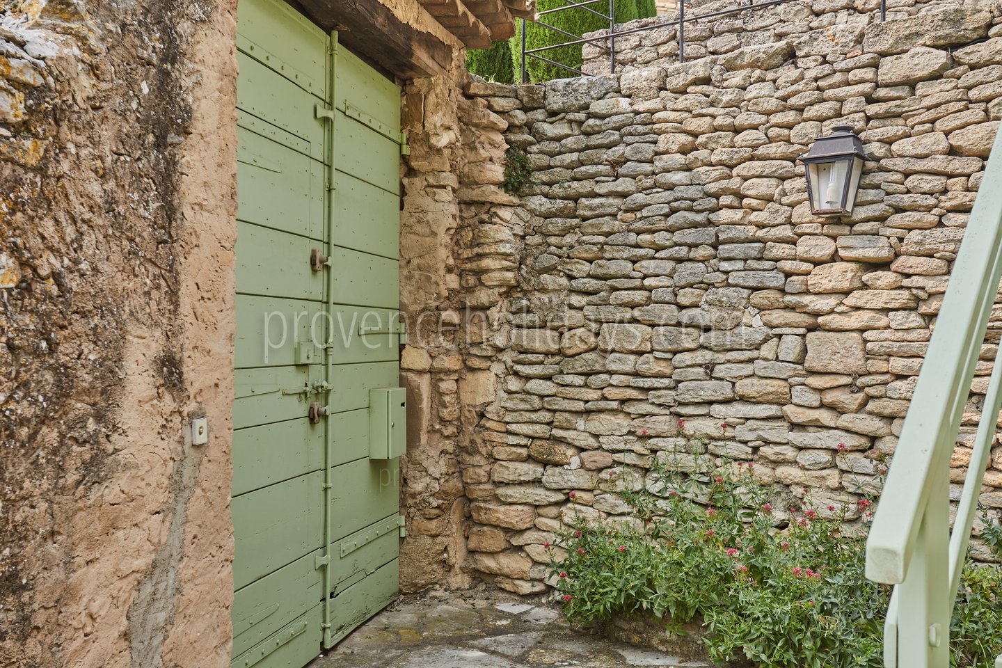 12 - La Maison de Goult: Villa: Exterior