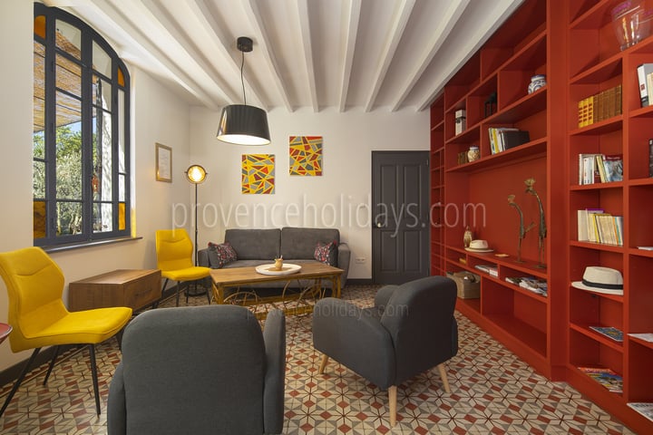 17 - La Maison de Village: Villa: Interior - Woonkamer van het hoofdhuis