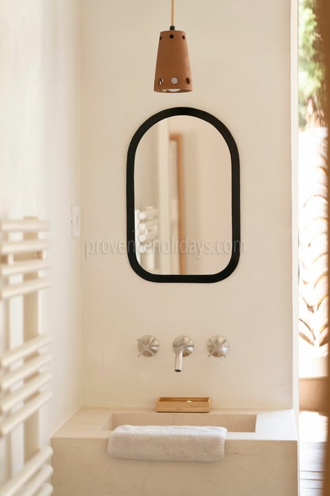 27 - Villa Luna: Villa: Bathroom