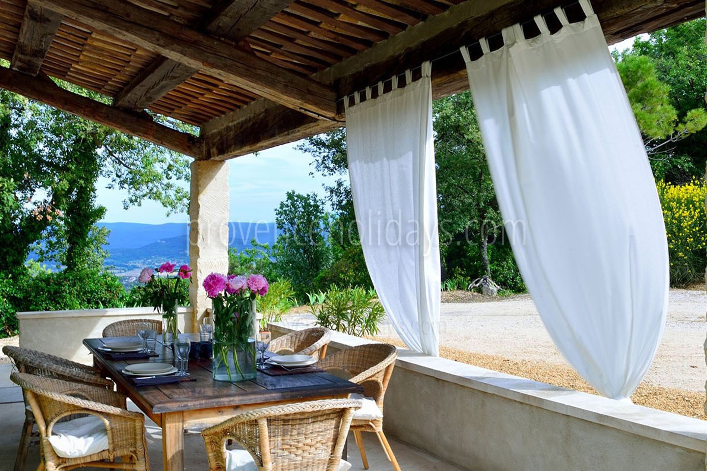 6 - La Bastide des Chênes: Villa: Exterior