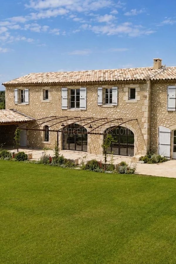 -2 - Provençal mas in Eygalières: Villa: Exterior