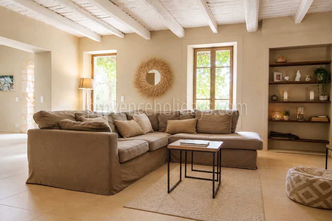 23 - Bauernhaus mit Blick auf den Luberon: Villa: Interior