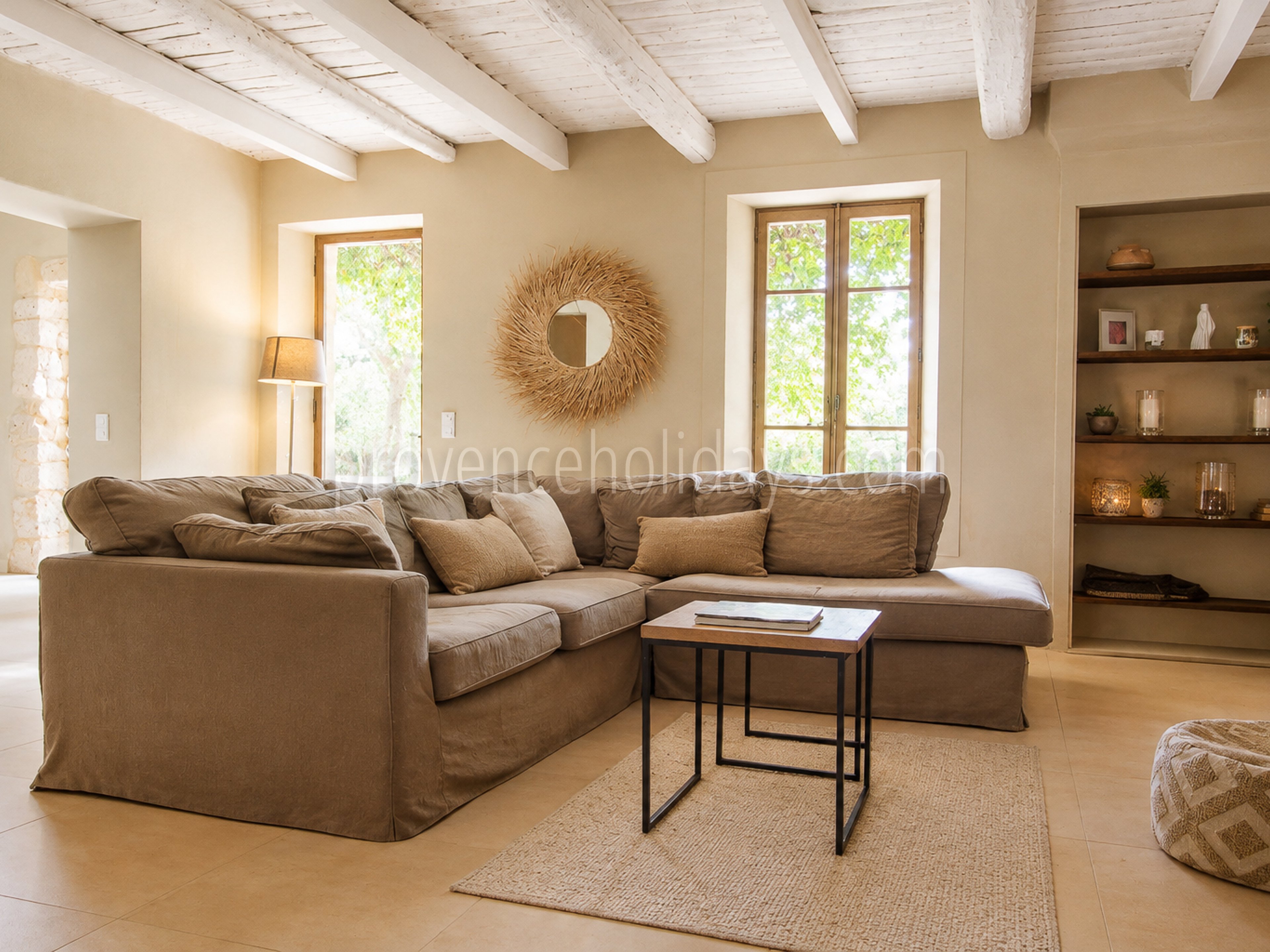 23 - Bauernhaus mit Blick auf den Luberon: Villa: Interior