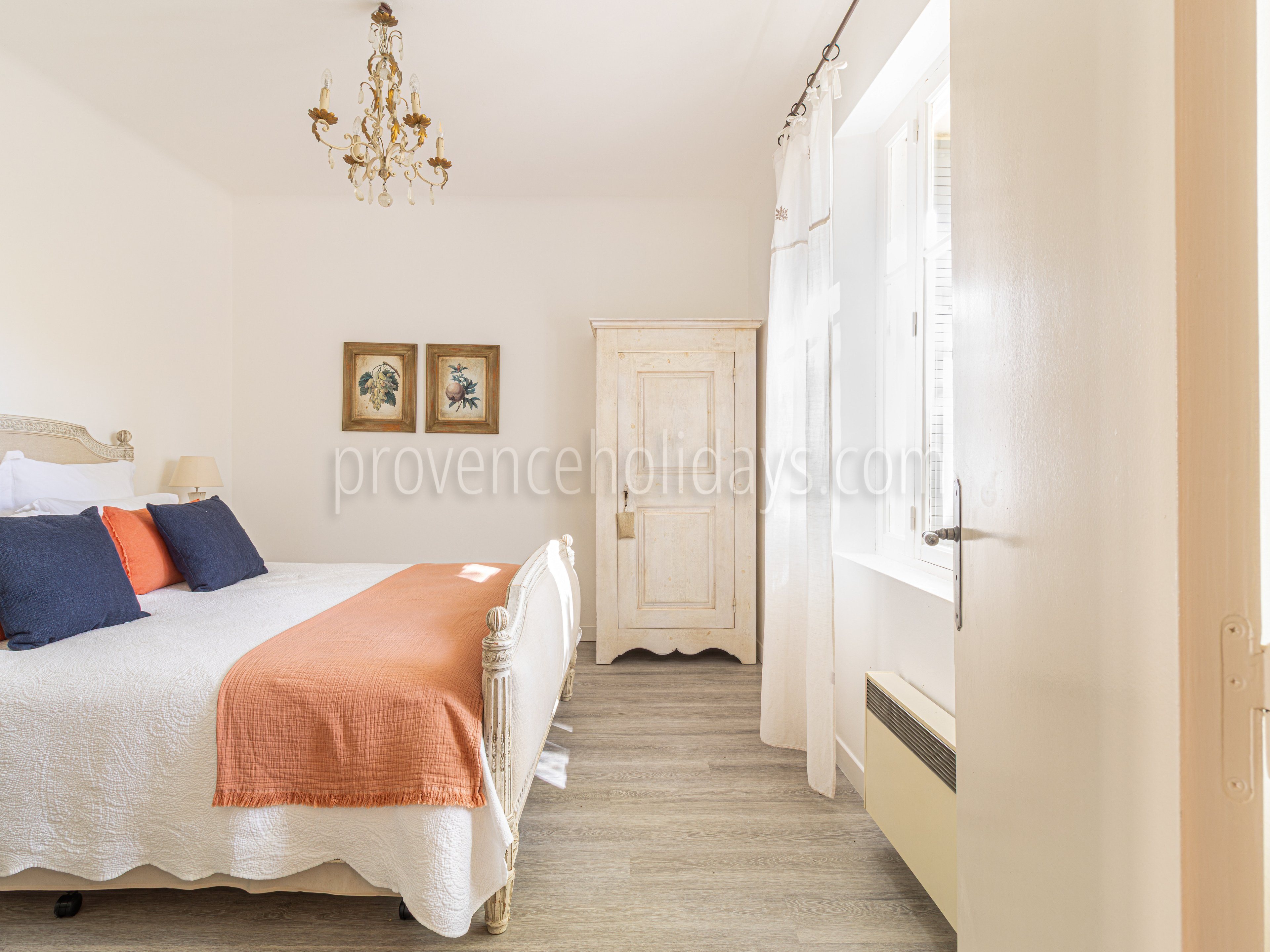 18 - Mas Mollégès: Villa: Bedroom