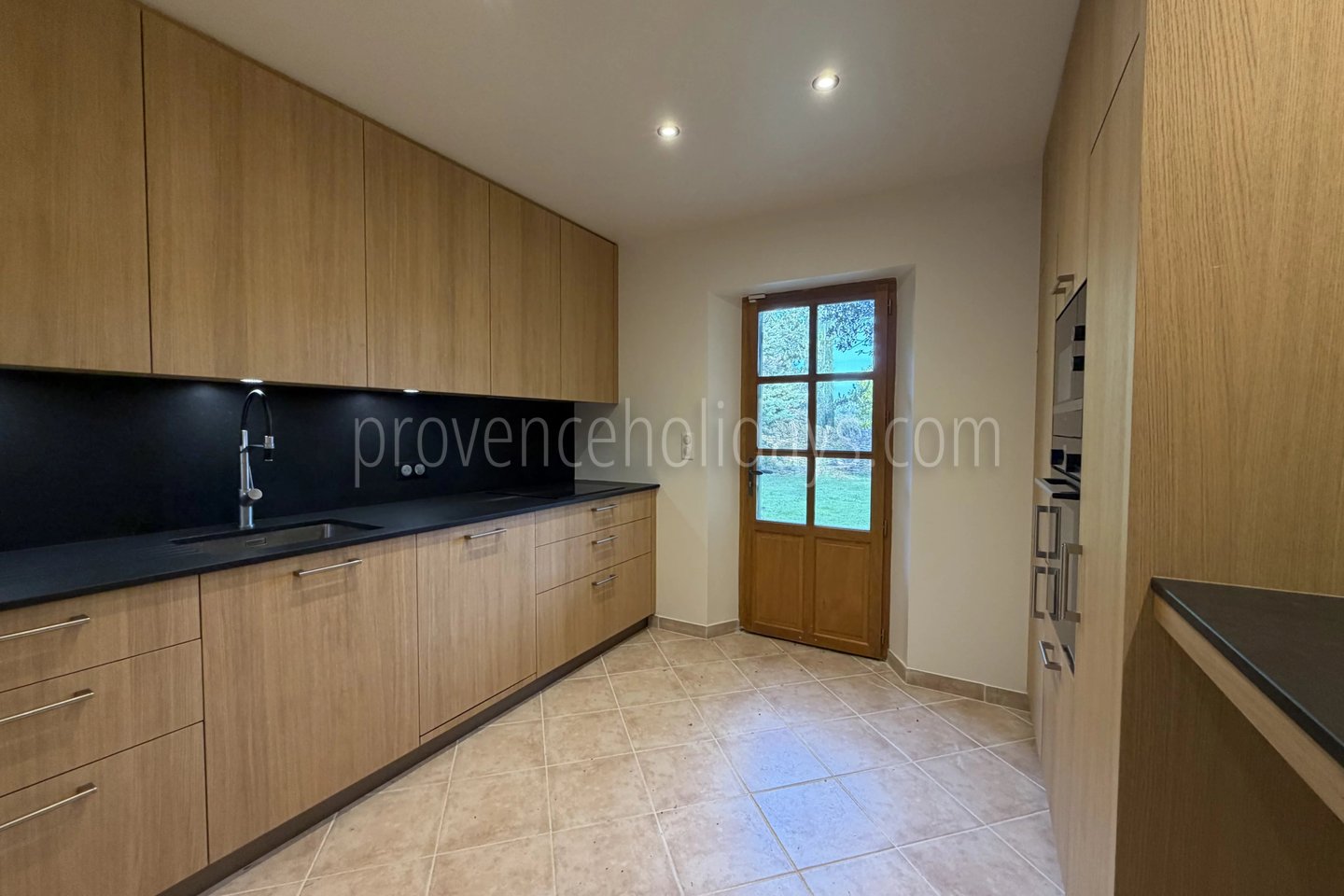 4 - House to renovate in Ménerbes: Villa: Interior