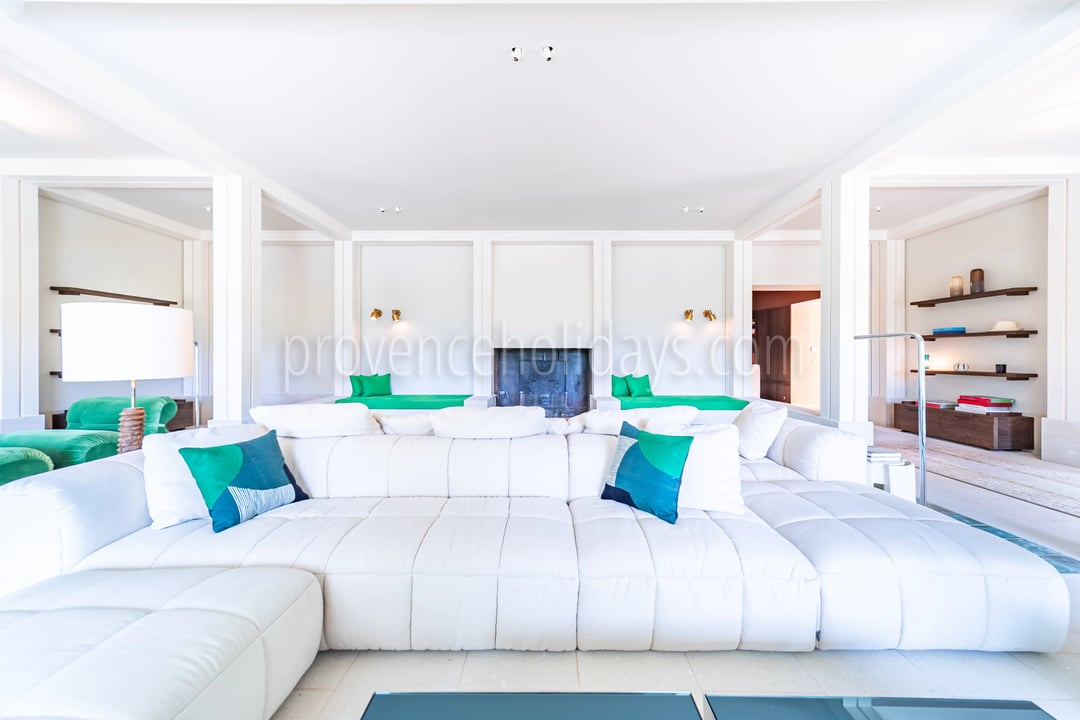 10 - Stone Property in Ménerbes: Villa: Interior