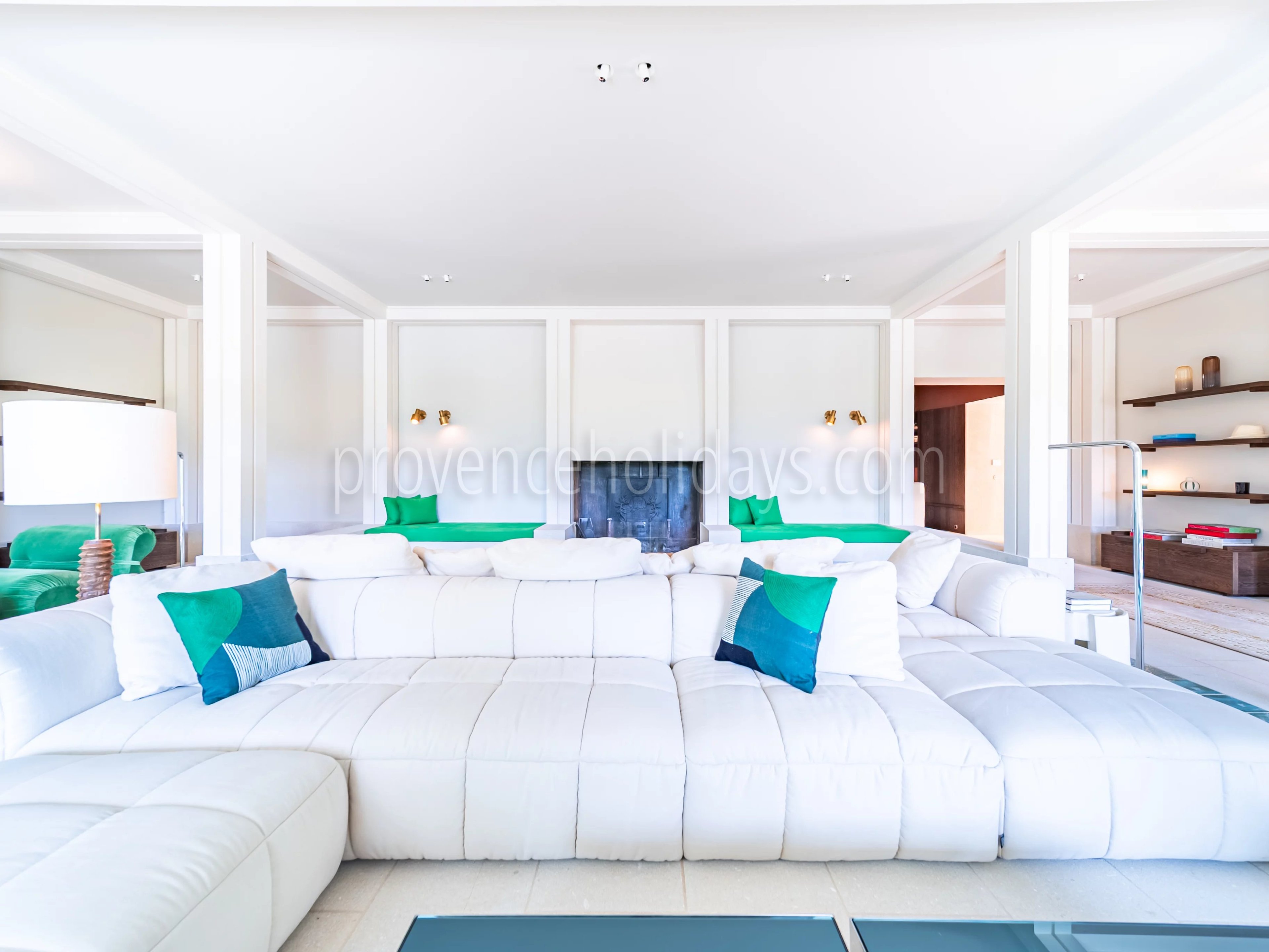 10 - Stone Property in Ménerbes: Villa: Interior