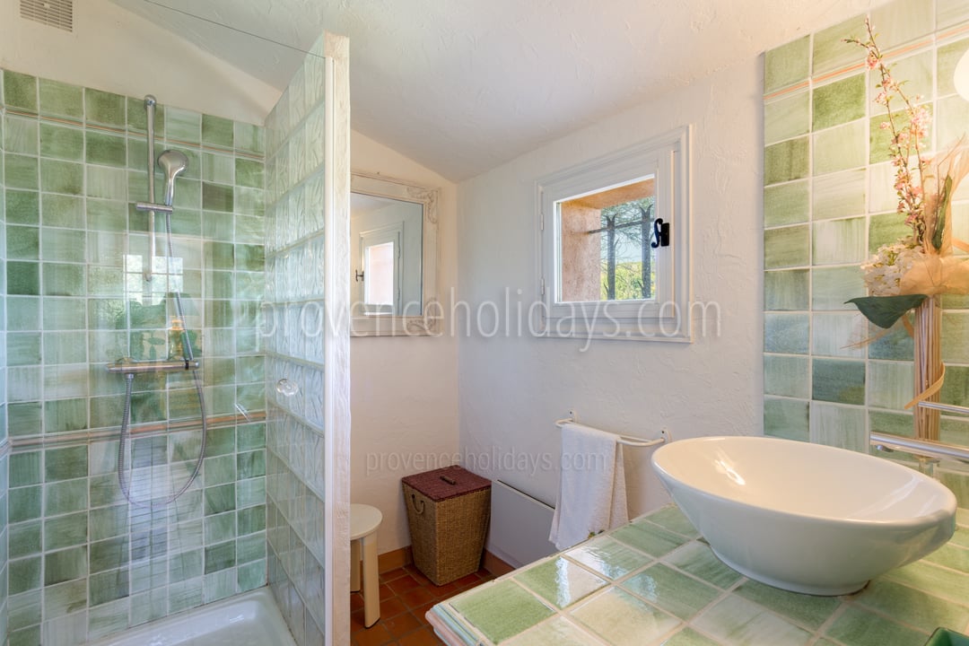 13 - Villa Nartelle: Villa: Bathroom