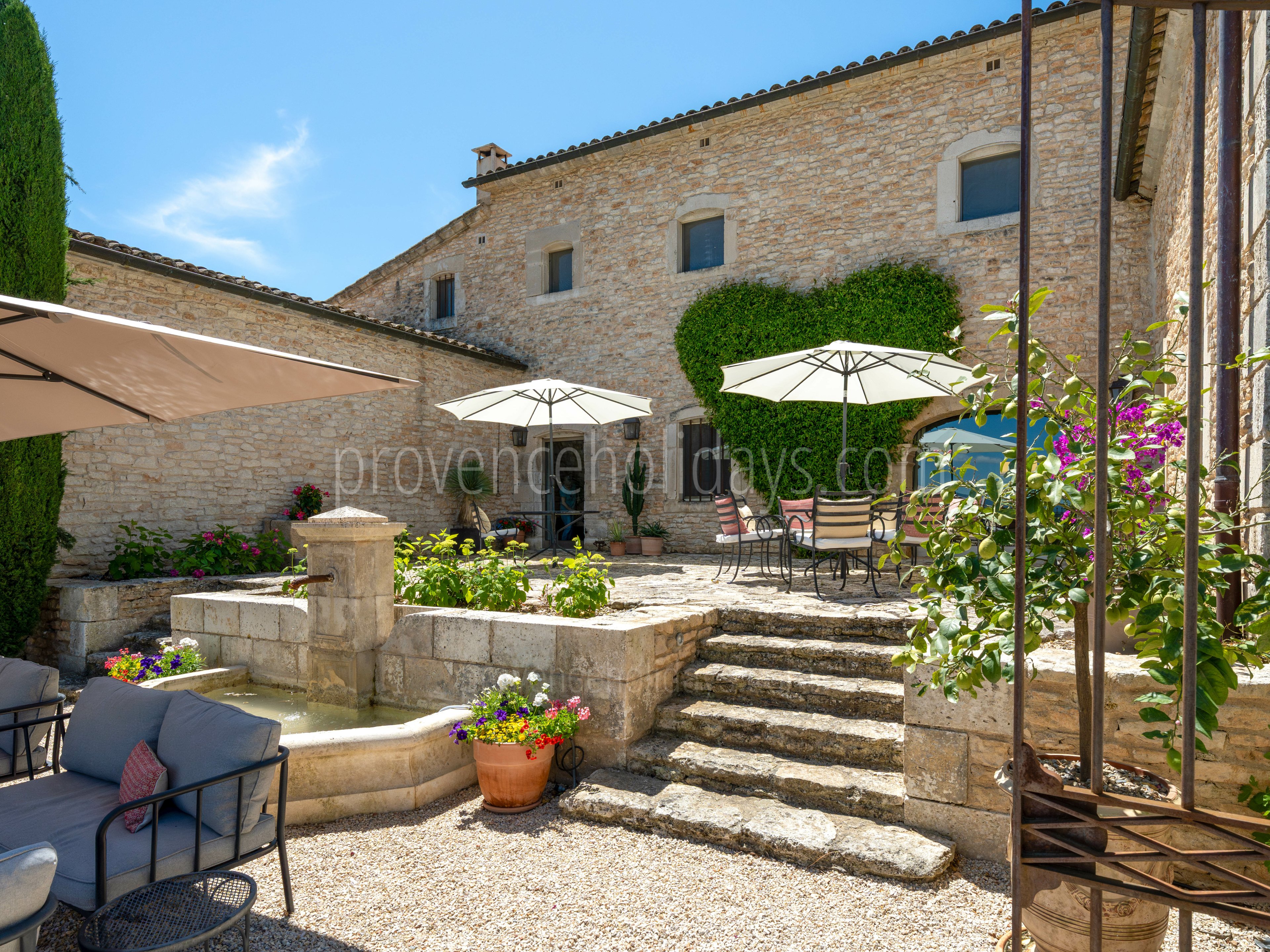 5 - Le Mas de Goult (24): Villa: Exterior