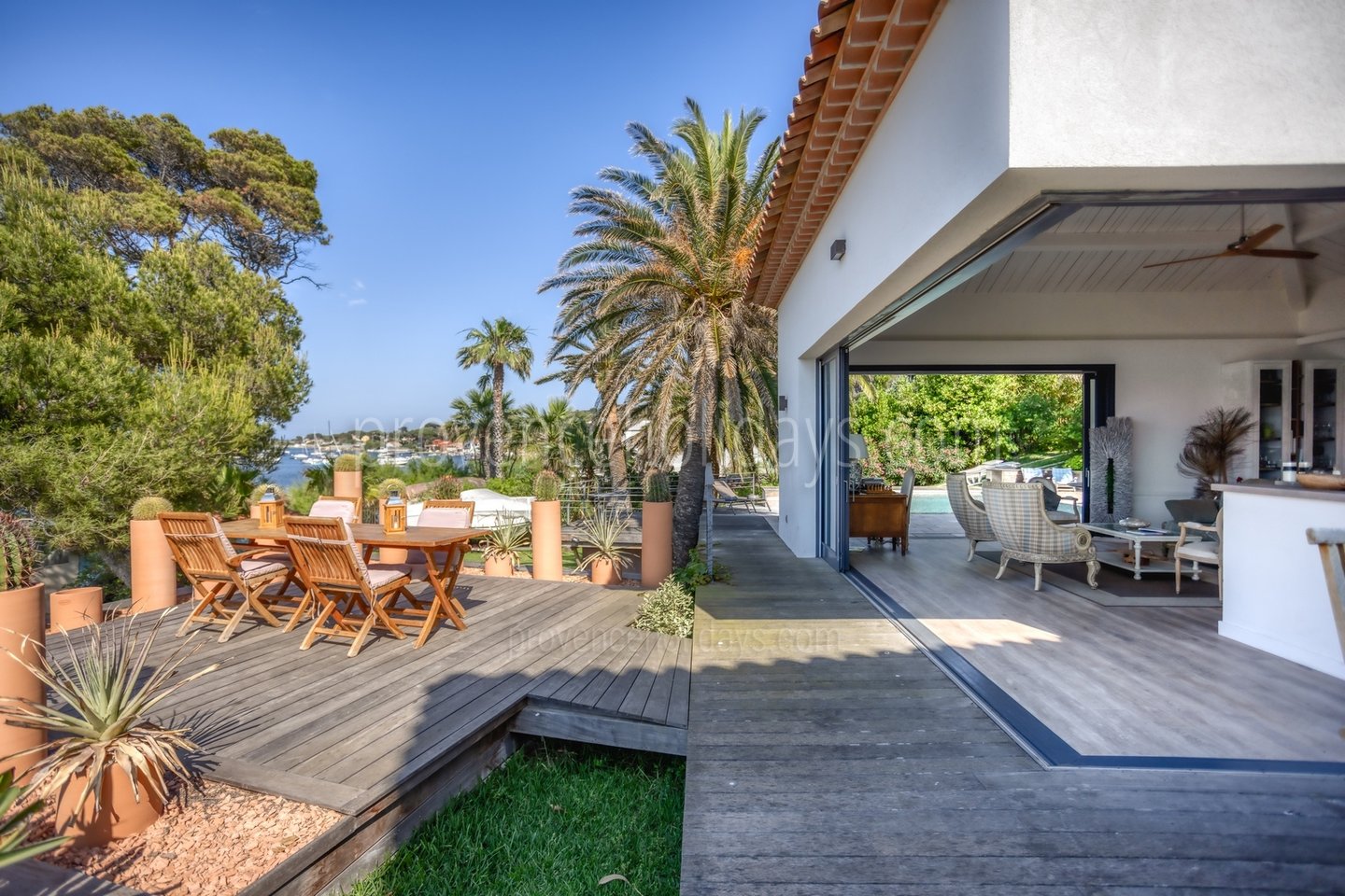 8 - Villa Giens: Villa: Exterior