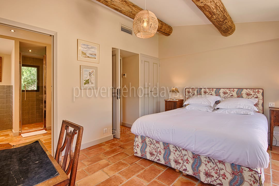 4 - Maison Eygalières: Villa: Bedroom