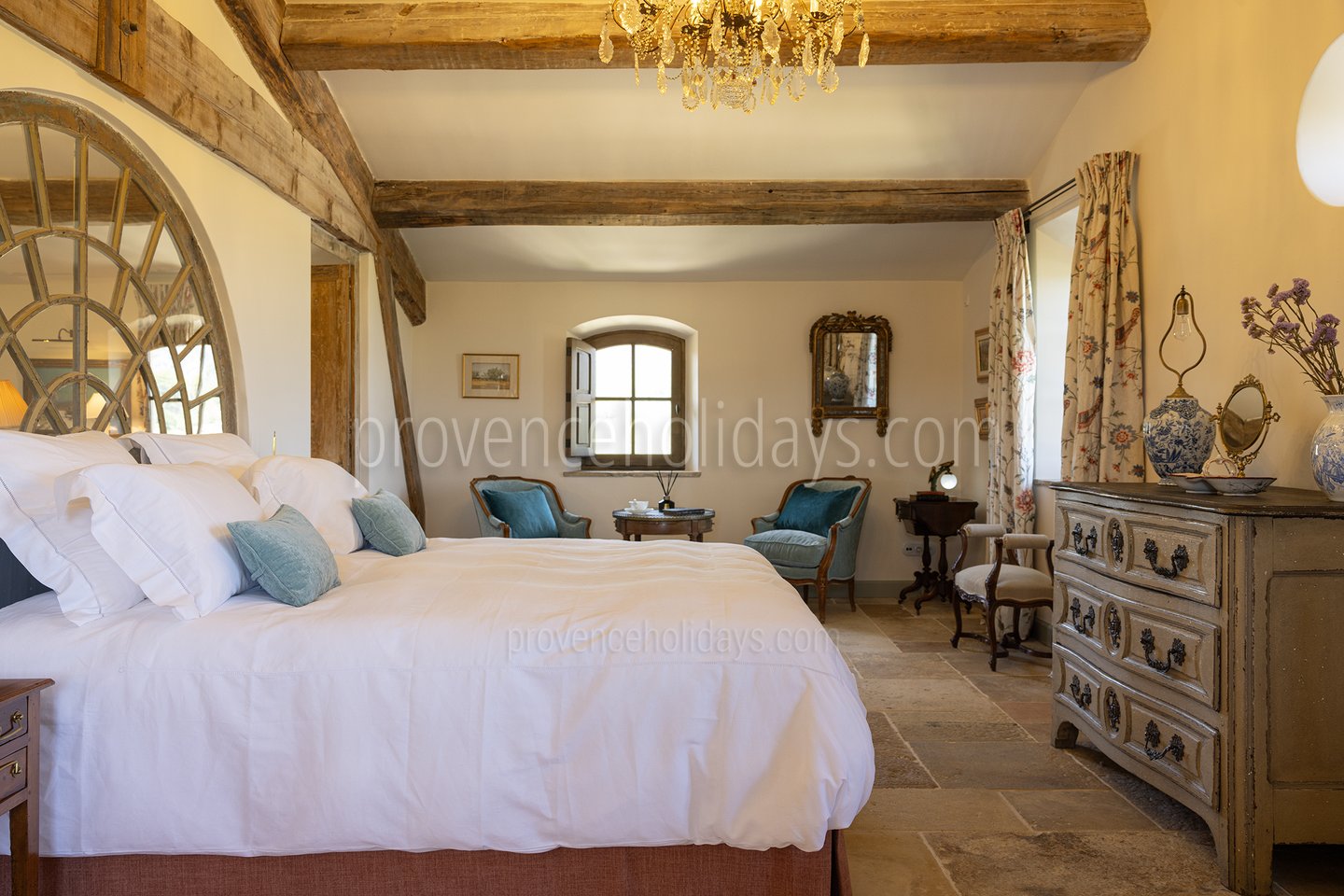 84 - Grand Mas d\'Oppède: Villa: Bedroom