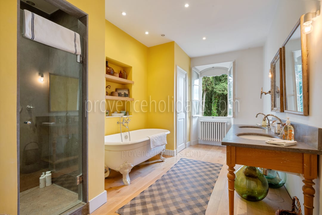 60 - Mas Provence: Villa: Bathroom
